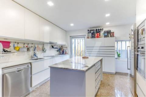 Moradia V4 na Foz, excelente, próximo do rio Douro