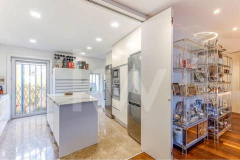 Moradia V4 na Foz, excelente, próximo do rio Douro