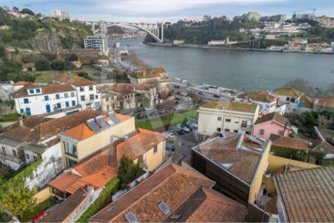 Moradia V4 na Foz, excelente, próximo do rio Douro