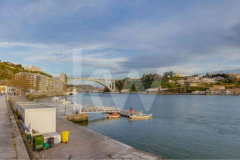 Moradia V4 na Foz, excelente, próximo do rio Douro