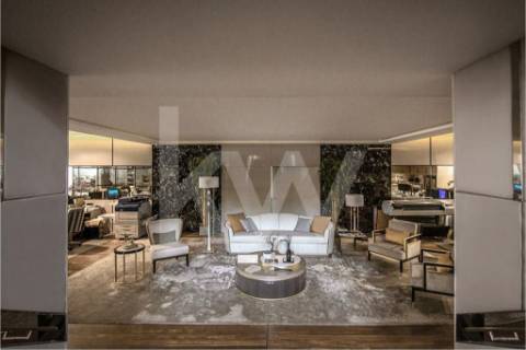 Ótimos Armazéns + Escritórios em Milheirós Maia, Total 2600m2