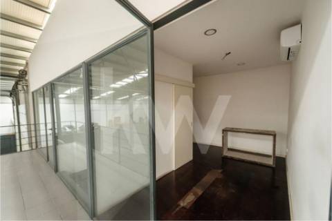 Ótimos Armazéns + Escritórios em Milheirós Maia, Total 2600m2