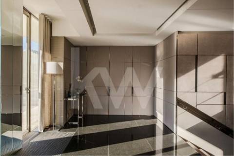 Ótimos Armazéns + Escritórios em Milheirós Maia, Total 2600m2