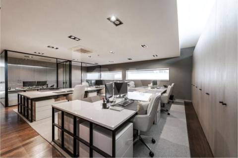 Ótimos Armazéns + Escritórios em Milheirós Maia, Total 2600m2