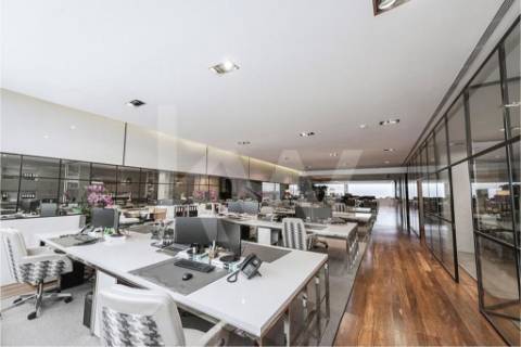 Ótimos Armazéns + Escritórios em Milheirós Maia, Total 2600m2