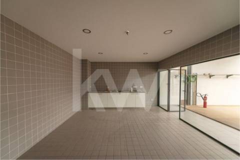 Ótimos Armazéns + Escritórios em Milheirós Maia, Total 2600m2