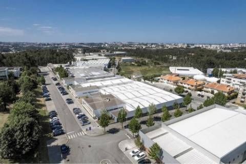 Ótimos Armazéns + Escritórios em Milheirós Maia, Total 2600m2