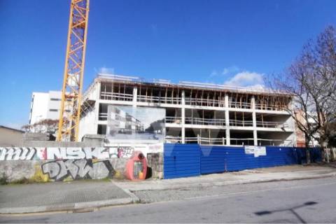 Loja Várias em Senhora da Hora em frente ao Lidl