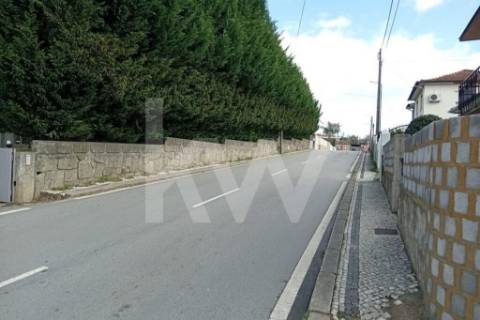 Moradia T7 em Santiago da Riba-UI com piscina e grande jardim