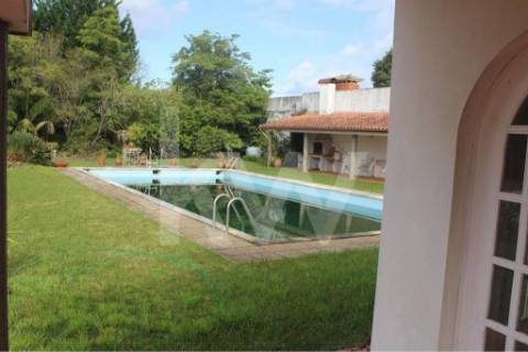 Moradia T7 em Santiago da Riba-UI com piscina e grande jardim