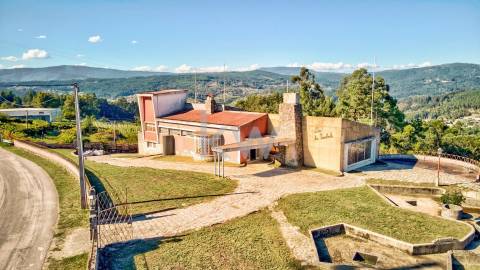  Moradia T4 Projetada pelo Ilustre Arquiteto Oscar Niemeyer em Chaviães  Melgaço