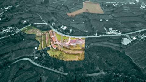  Moradia T4 Projetada pelo Ilustre Arquiteto Oscar Niemeyer em Chaviães  Melgaço