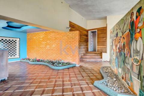  Moradia T4 Projetada pelo Ilustre Arquiteto Oscar Niemeyer em Chaviães  Melgaço