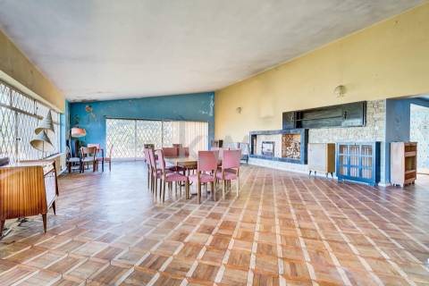  Moradia T4 Projetada pelo Ilustre Arquiteto Oscar Niemeyer em Chaviães  Melgaço