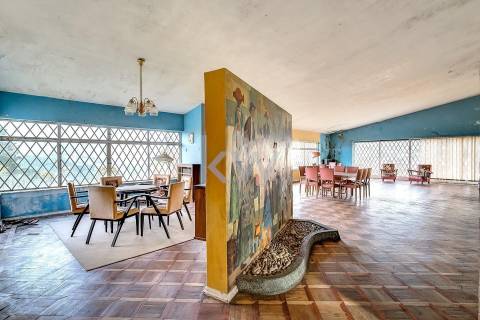  Moradia T4 Projetada pelo Ilustre Arquiteto Oscar Niemeyer em Chaviães  Melgaço