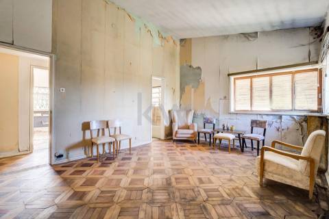  Moradia T4 Projetada pelo Ilustre Arquiteto Oscar Niemeyer em Chaviães  Melgaço