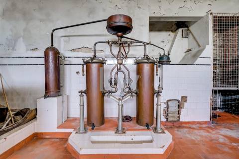  Moradia T4 Projetada pelo Ilustre Arquiteto Oscar Niemeyer em Chaviães  Melgaço