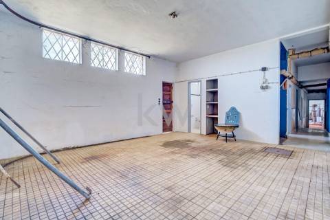  Moradia T4 Projetada pelo Ilustre Arquiteto Oscar Niemeyer em Chaviães  Melgaço