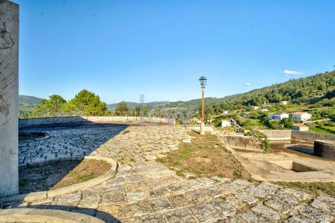  Moradia T4 Projetada pelo Ilustre Arquiteto Oscar Niemeyer em Chaviães  Melgaço