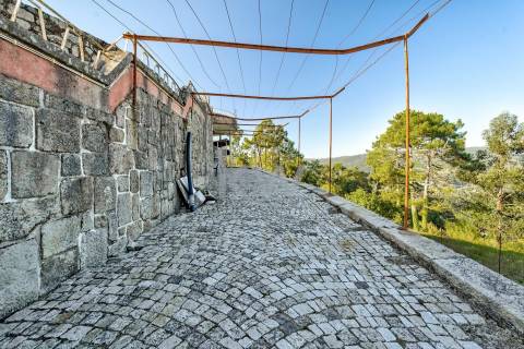  Moradia T4 Projetada pelo Ilustre Arquiteto Oscar Niemeyer em Chaviães  Melgaço