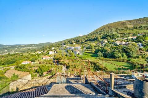  Moradia T4 Projetada pelo Ilustre Arquiteto Oscar Niemeyer em Chaviães  Melgaço