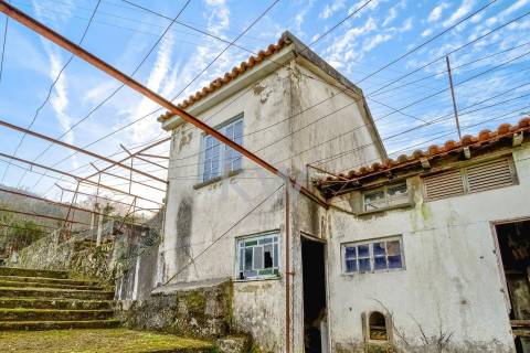  Moradia T4 Projetada pelo Ilustre Arquiteto Oscar Niemeyer em Chaviães  Melgaço