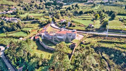  Moradia T4 Projetada pelo Ilustre Arquiteto Oscar Niemeyer em Chaviães  Melgaço