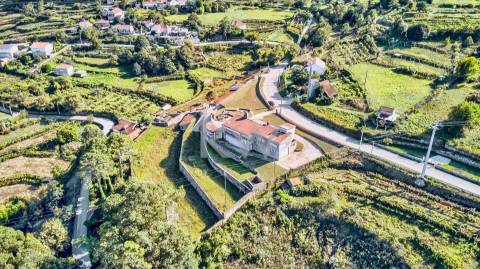  Moradia T4 Projetada pelo Ilustre Arquiteto Oscar Niemeyer em Chaviães  Melgaço