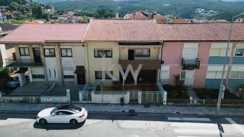 MORADIA T4+1 NO CENTRO DA CIDADE DE OLIVEIRA DE AZEMÉIS