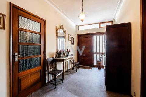 MORADIA T4+1 NO CENTRO DA CIDADE DE OLIVEIRA DE AZEMÉIS