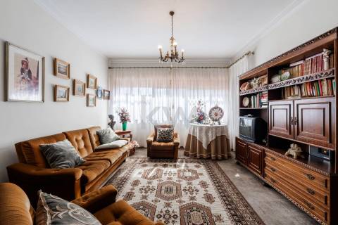 MORADIA T4+1 NO CENTRO DA CIDADE DE OLIVEIRA DE AZEMÉIS