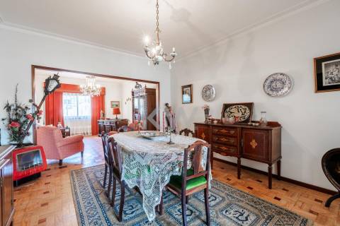 MORADIA T4+1 NO CENTRO DA CIDADE DE OLIVEIRA DE AZEMÉIS