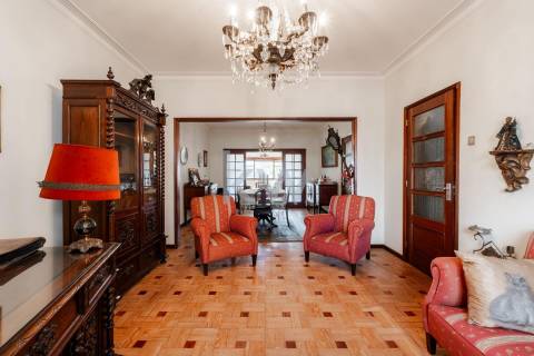 MORADIA T4+1 NO CENTRO DA CIDADE DE OLIVEIRA DE AZEMÉIS