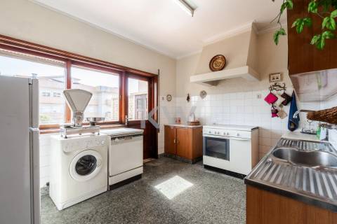 MORADIA T4+1 NO CENTRO DA CIDADE DE OLIVEIRA DE AZEMÉIS