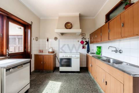 MORADIA T4+1 NO CENTRO DA CIDADE DE OLIVEIRA DE AZEMÉIS