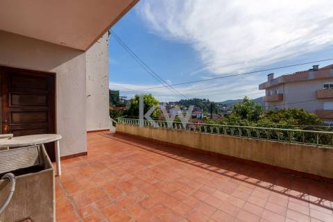 MORADIA T4+1 NO CENTRO DA CIDADE DE OLIVEIRA DE AZEMÉIS