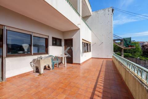 MORADIA T4+1 NO CENTRO DA CIDADE DE OLIVEIRA DE AZEMÉIS