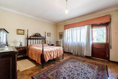 MORADIA T4+1 NO CENTRO DA CIDADE DE OLIVEIRA DE AZEMÉIS