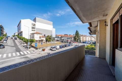 MORADIA T4+1 NO CENTRO DA CIDADE DE OLIVEIRA DE AZEMÉIS