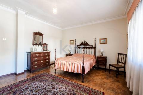 MORADIA T4+1 NO CENTRO DA CIDADE DE OLIVEIRA DE AZEMÉIS