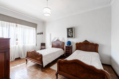 MORADIA T4+1 NO CENTRO DA CIDADE DE OLIVEIRA DE AZEMÉIS