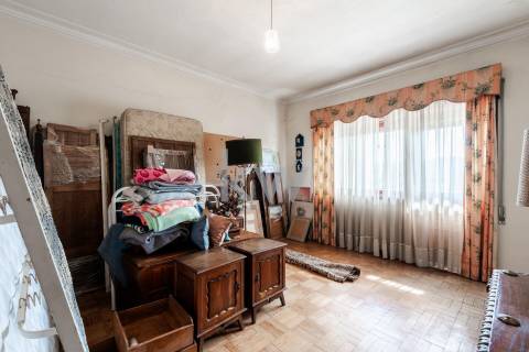 MORADIA T4+1 NO CENTRO DA CIDADE DE OLIVEIRA DE AZEMÉIS