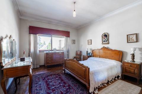 MORADIA T4+1 NO CENTRO DA CIDADE DE OLIVEIRA DE AZEMÉIS