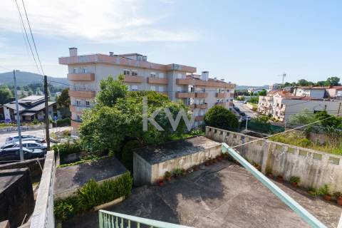 MORADIA T4+1 NO CENTRO DA CIDADE DE OLIVEIRA DE AZEMÉIS