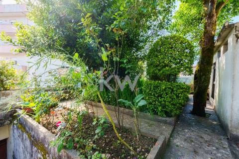 MORADIA T4+1 NO CENTRO DA CIDADE DE OLIVEIRA DE AZEMÉIS