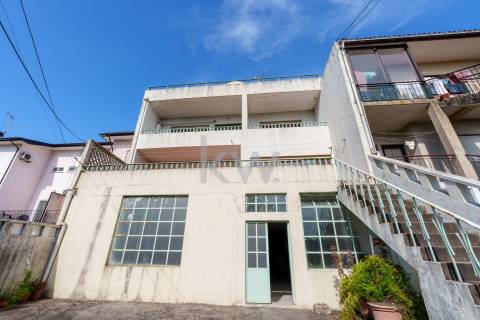 MORADIA T4+1 NO CENTRO DA CIDADE DE OLIVEIRA DE AZEMÉIS