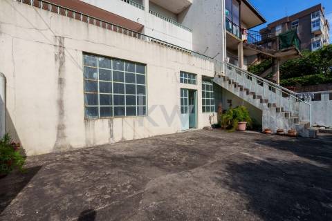 MORADIA T4+1 NO CENTRO DA CIDADE DE OLIVEIRA DE AZEMÉIS