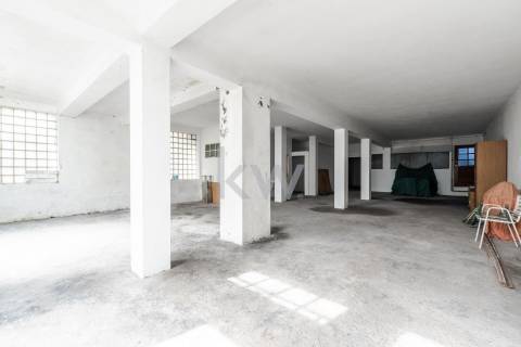 MORADIA T4+1 NO CENTRO DA CIDADE DE OLIVEIRA DE AZEMÉIS