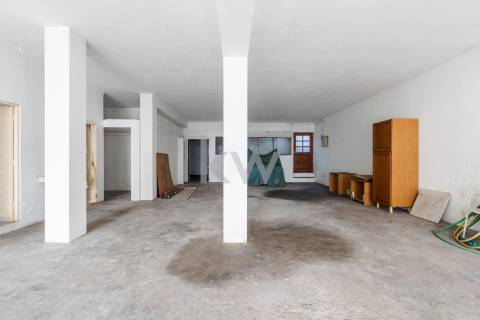 MORADIA T4+1 NO CENTRO DA CIDADE DE OLIVEIRA DE AZEMÉIS