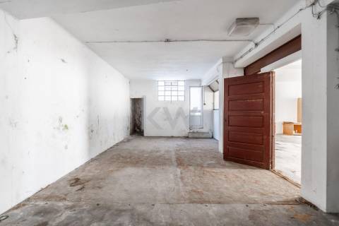 MORADIA T4+1 NO CENTRO DA CIDADE DE OLIVEIRA DE AZEMÉIS